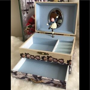 Rare 1980’s Johnny Gruelle Dancing Musical Raggedy Ann Jewelry Box